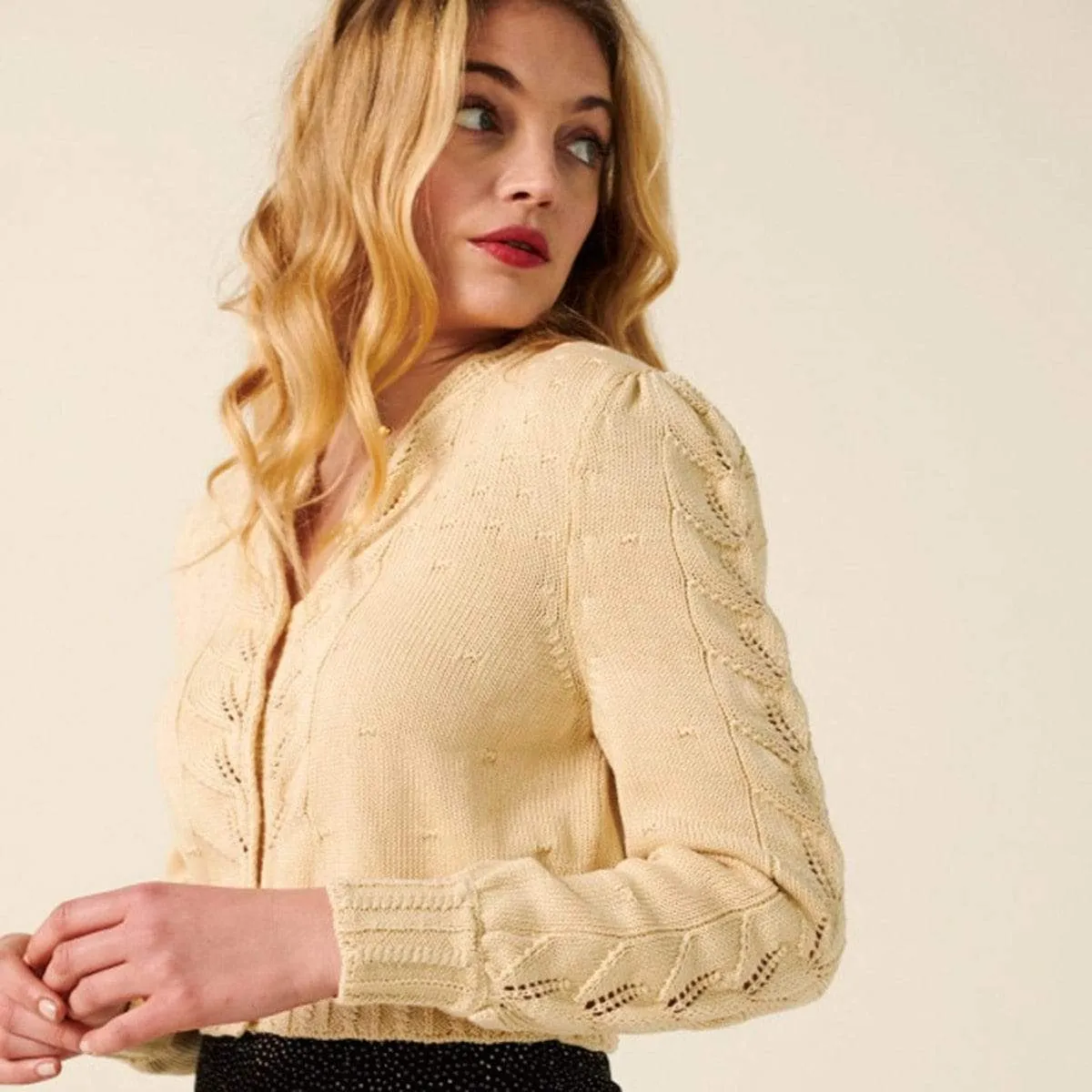 Embroidered Floral Beige Short Knitted Cardigan