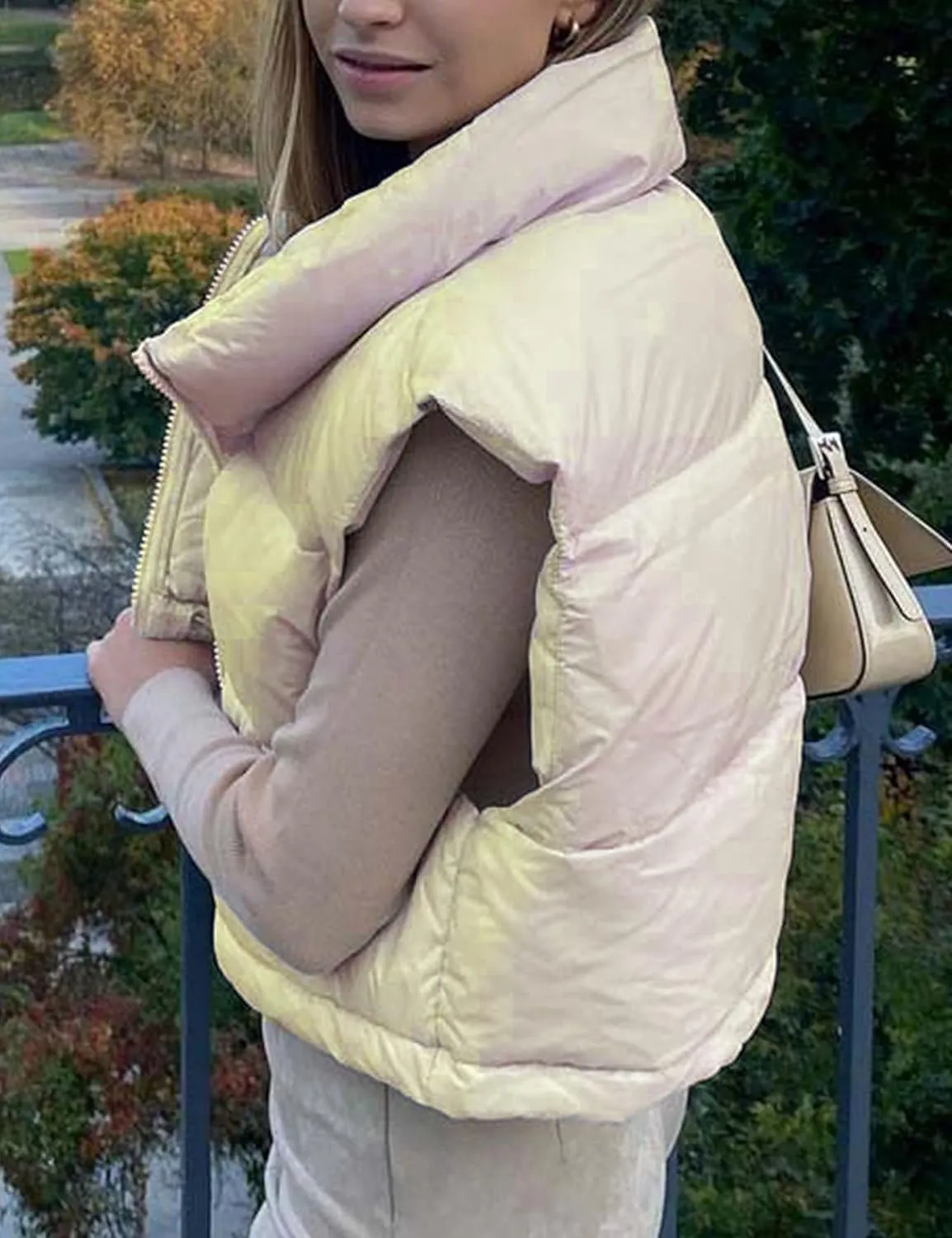 HangNiFang Women's Winter Cropped Puffer Vest Lightweight Sleeveless Warm Outerwear Puffer Vest Padded Gilet